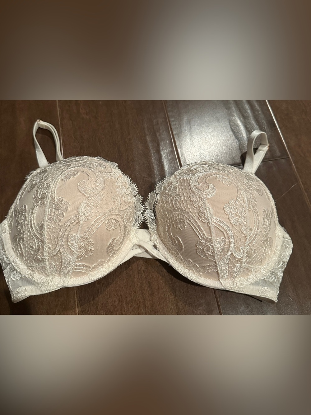 Victoria's Secret Dream Angela Lace Bra in Ivory